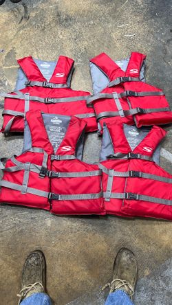 Stearns Life Jackets Set Of 4 Worn Once $35