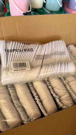 100 plastic spoons $3