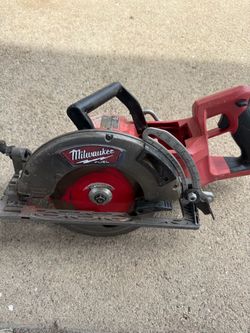 Milwaukee M18 FUEL Cordless 7-1/4  Rear Handle Circular Saw