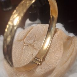 14k gold pulcera con  estrellas 10.5 g excelente condicion