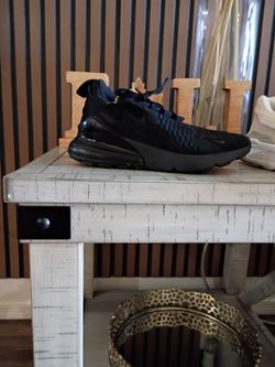Black nike shoes
