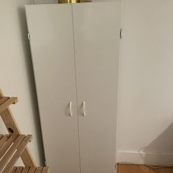Armoire/ Wardrobe