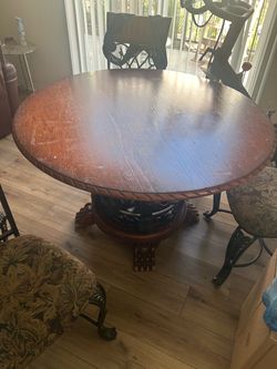 Dining room table and 4 chairs
