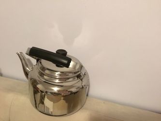Tea kettle. Demeyere. Stainless steel with encapsulated bottom