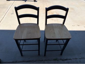 Wooden sturdy barstools