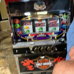 HARDLEY DAVIDSON SLOT MACHINE 