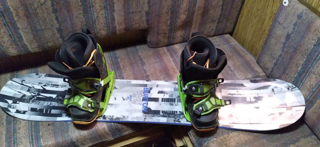 Burton Snowboard, Flow Bindings And Thirtytwo Boots