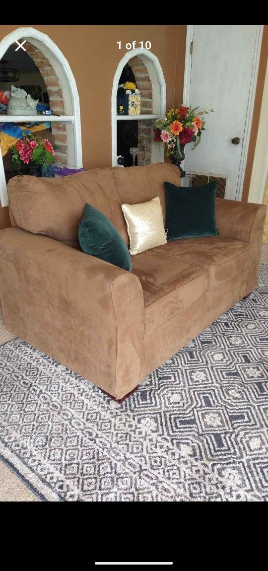 Ashley Loveseat FREE DELIVERY 🚚