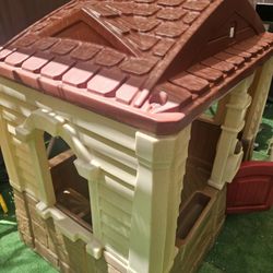 Kids Outdoor Playhouse – Step2 Style – Clean & Sturdy – Great Condition