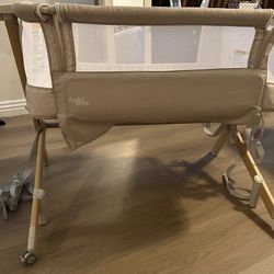 Evolur Bassinet & Bedside Sleeper 