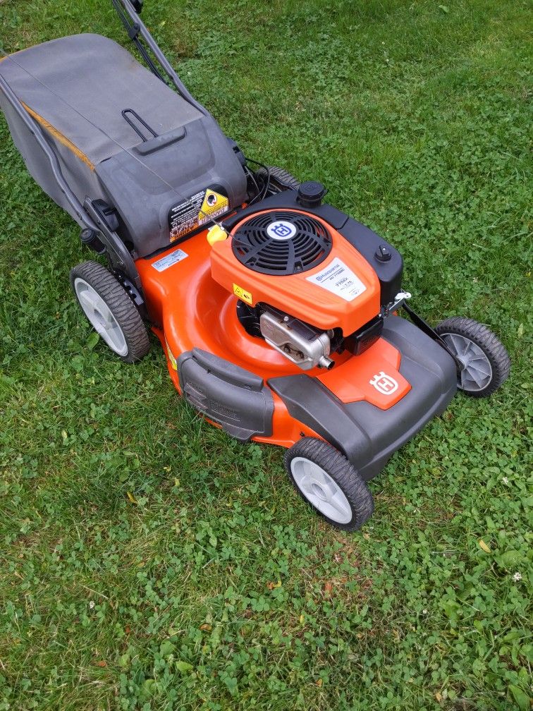 Husqvarna 22 In Rear Drive PTO Blade Engagement With Bagger