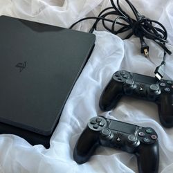 PS4 Playstation 4 with Game Controllers 