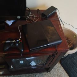 Xbox 360 And 1 Controller 