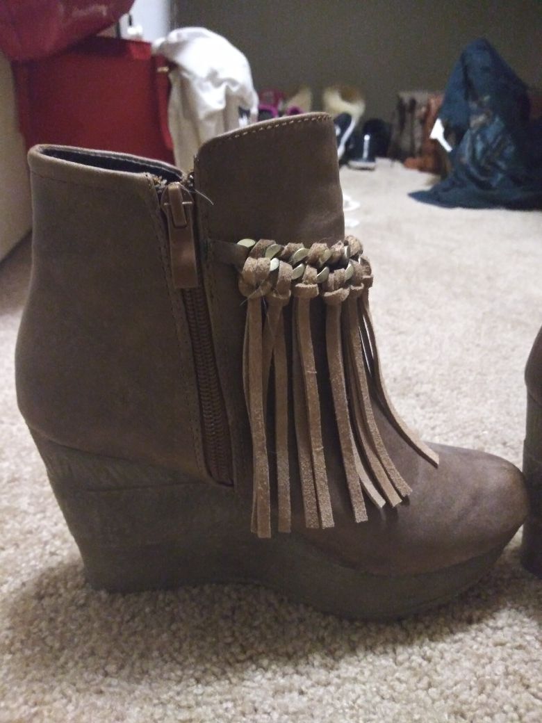 Brown boots size 7