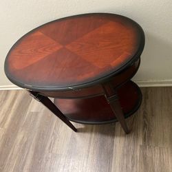 Bombay And Co End Table 