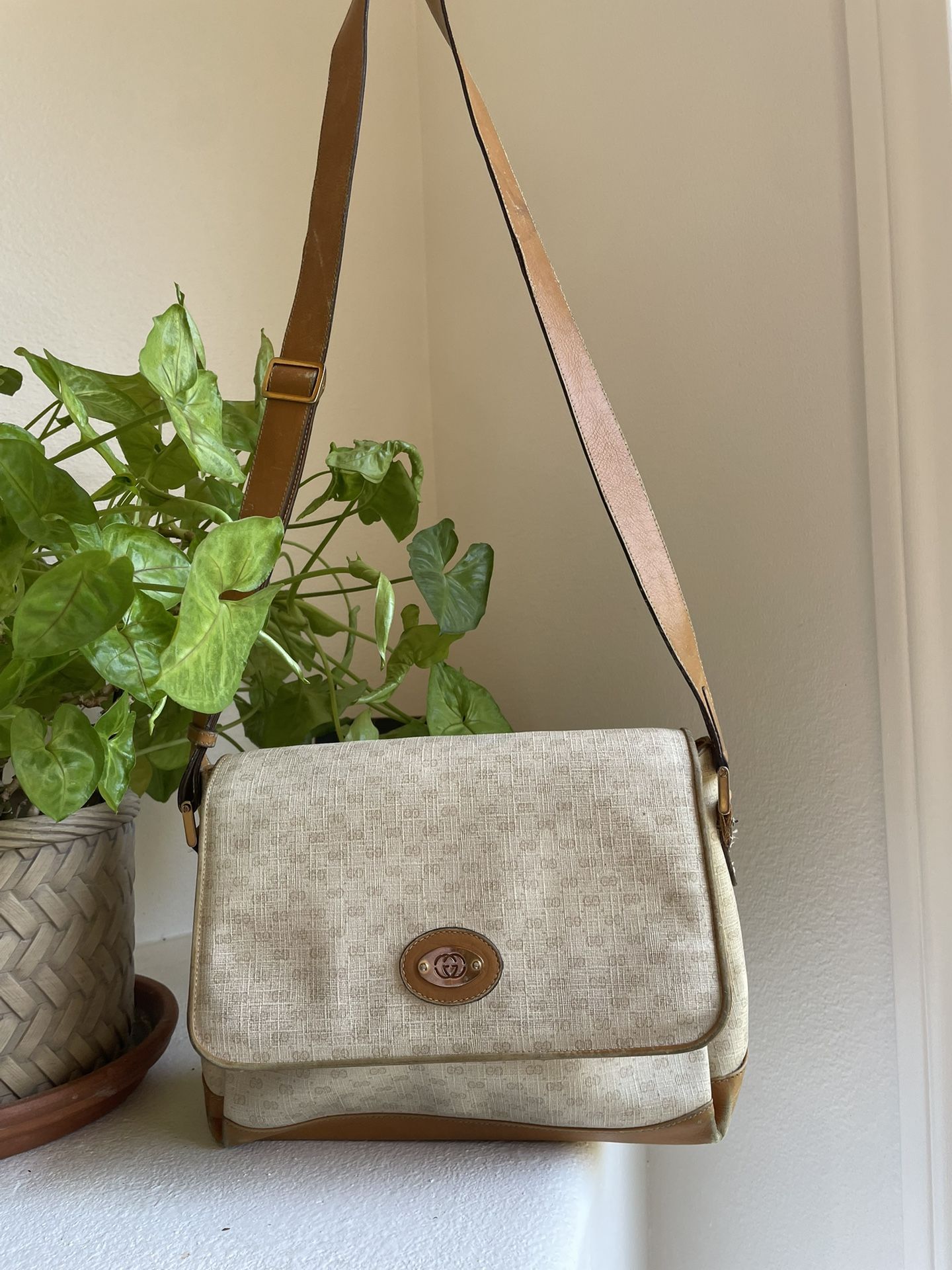 Vintage GG GUCCI LEATHER BAG