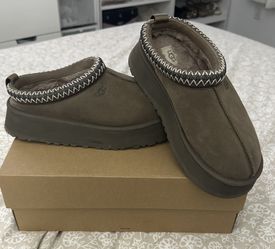 UGG Tazz Platform Women's Size 7 (Excellent Condition)
