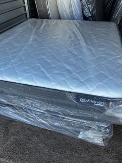 Queen Size Thick Pillow Top Bed Can Deliver 