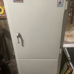 1935 Refrigerator GE Works Good 