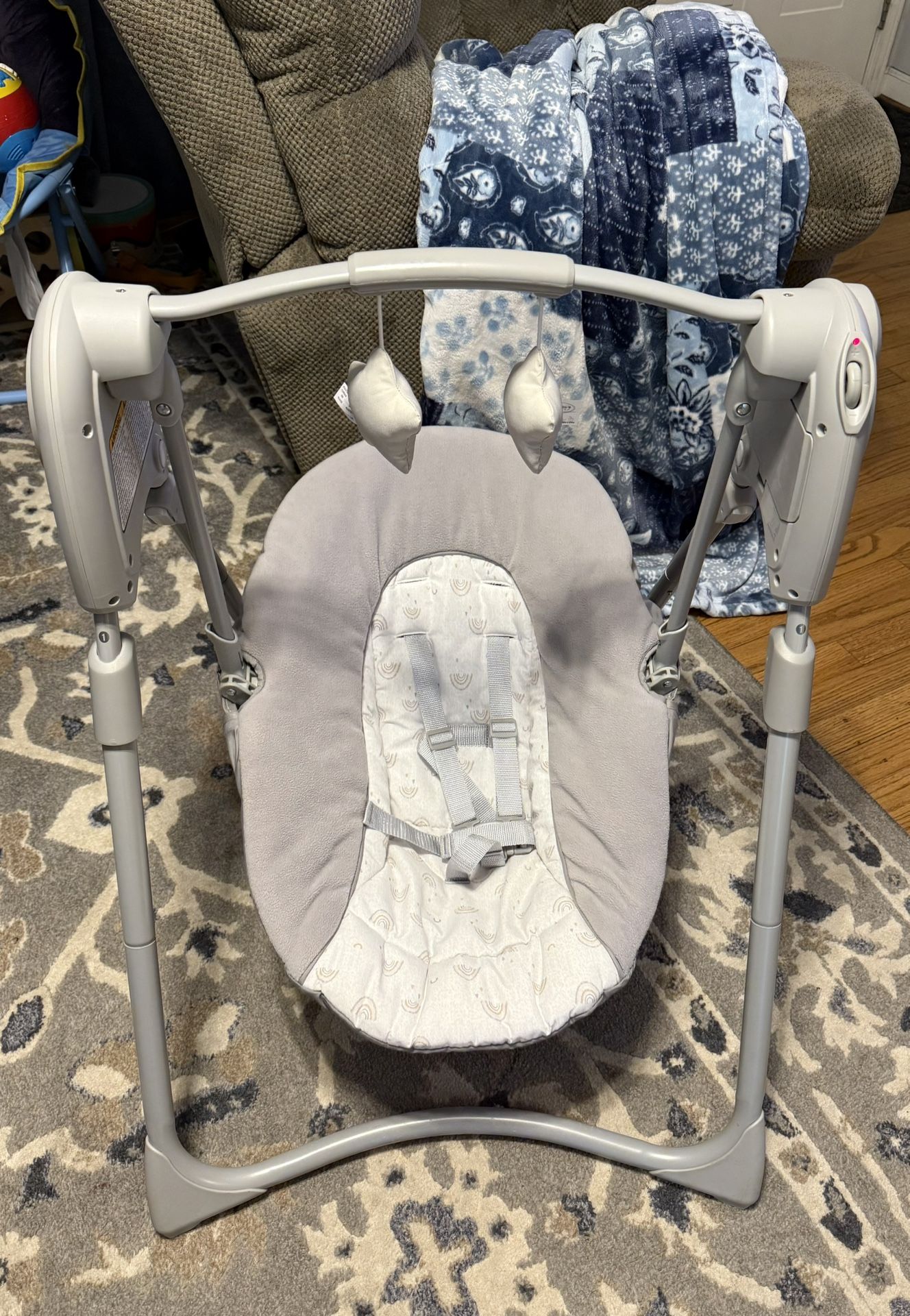 Graco Slim Spaces Compact Baby Swing