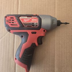 Milwaukee M12 Impact Kit