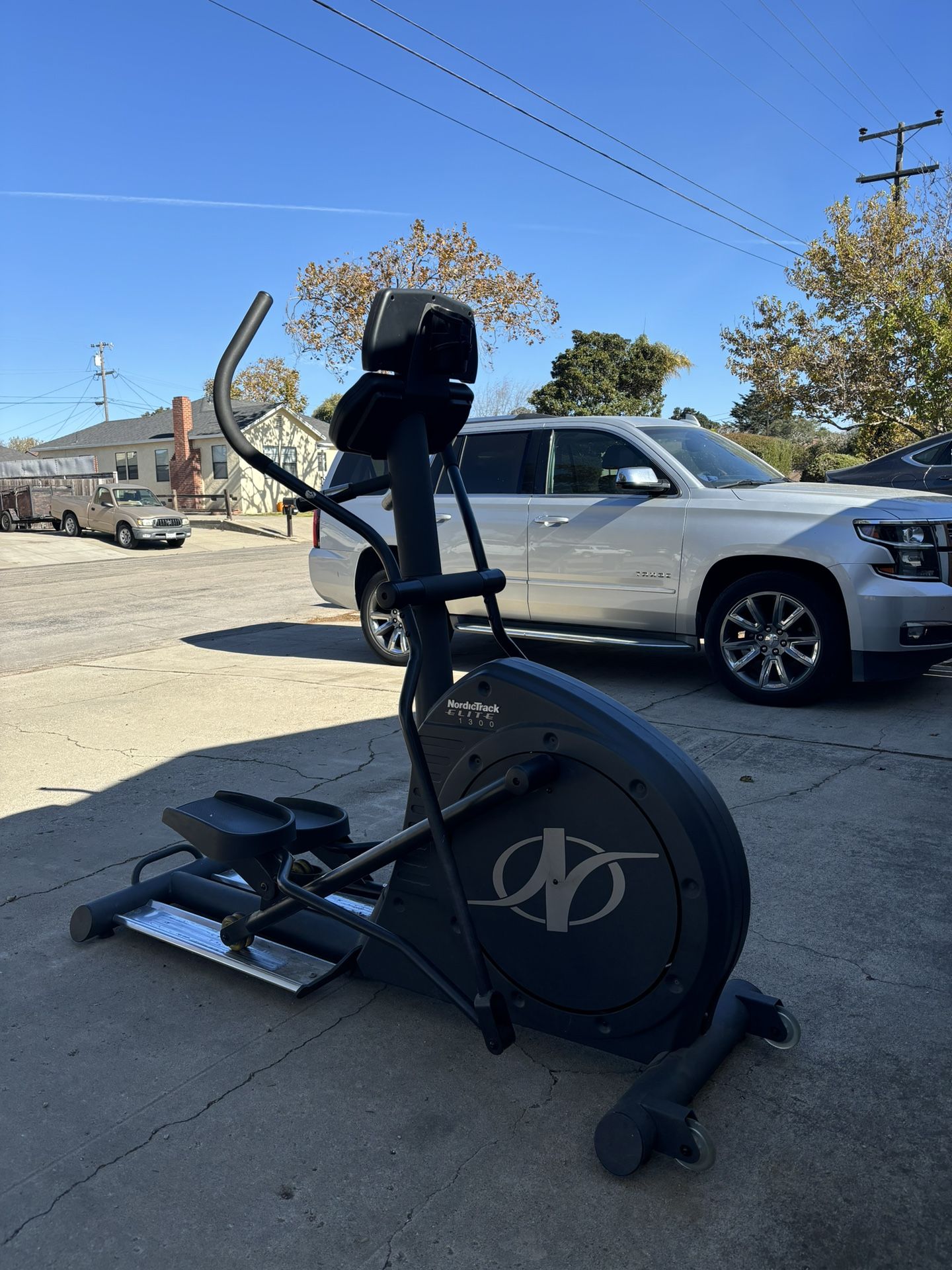 NordicTrack 1300 Commercial Elliptical – $325 Selling a used NordicTrack 1300 Commercial Elliptical in good condition. • Features: • Resistance lev