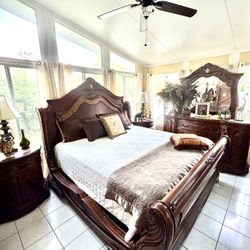 Gorgeous, King size, Michael Amini /Aico “ Cortina “ Bedroom Set!