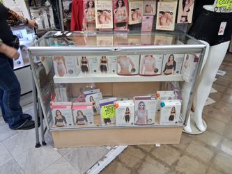 Glass display case / retail 4ft W × 19in"D ×38in" H