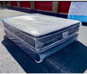 NEW Mattress Queen Size Pillowtop With Box Spring // Offer  🚚