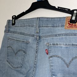 LEVIS USED SIZE 28 Women’s Skinny Jeans
