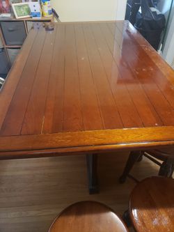 Dinning Room Bar Table With Four Chair's 