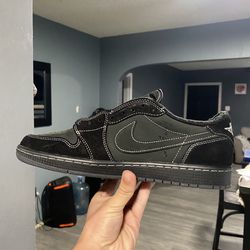 Jordan 1 Travis Scott black phantom