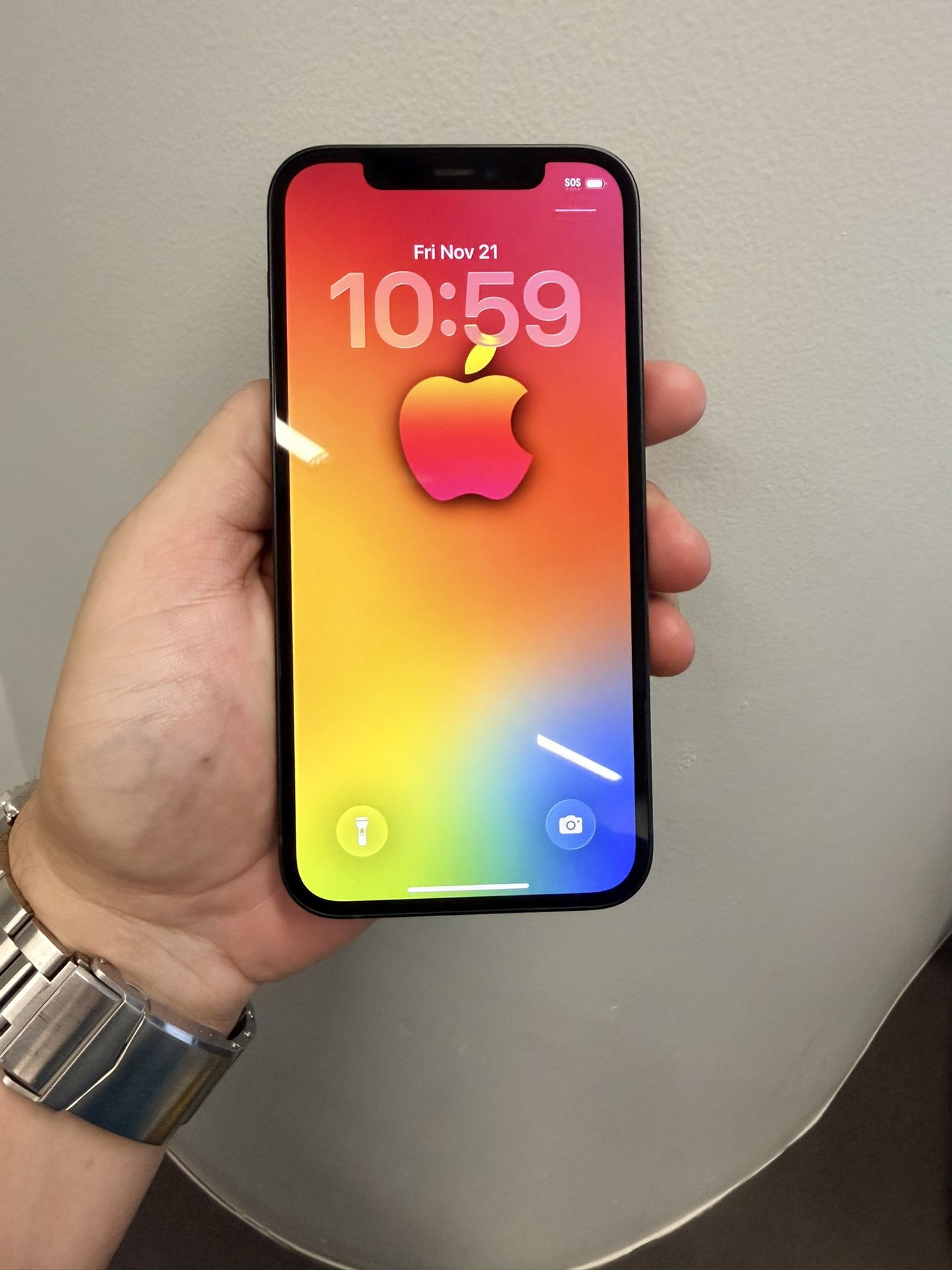 IPhone 12 64 GB, Pristine Condition Like New!. UNLOCKED use any carrier. Hablo Espanol.