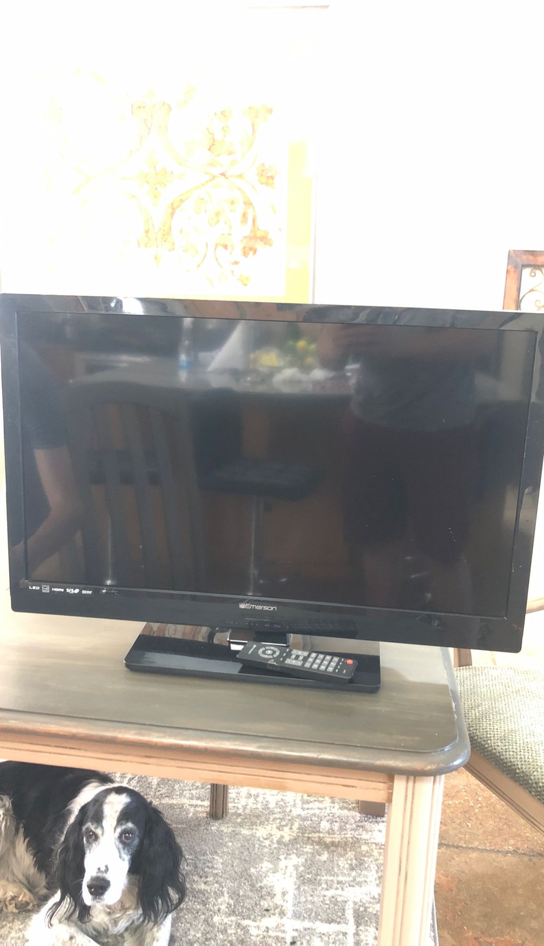 Emerson 32 inch tv