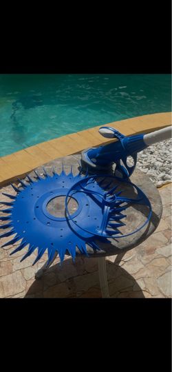 Pool vacuum new in the box