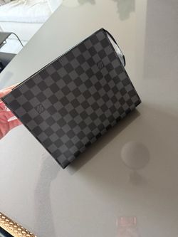 Men’s Damier LV Pouch