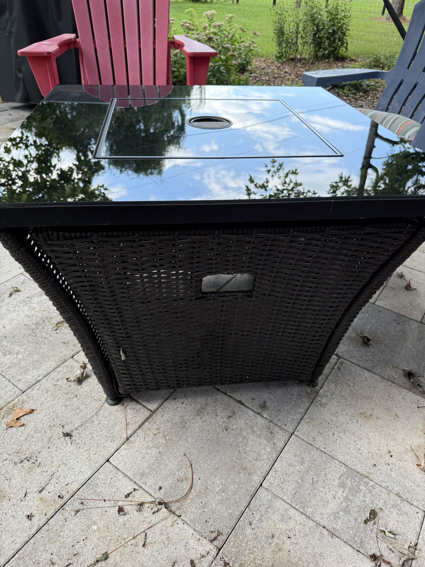 Blue Rhino 32-in W 50000-BTU Steel Propane Gas Fire Pit Table