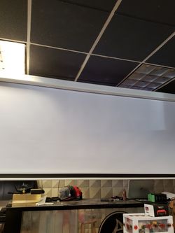 Projector and projection screen