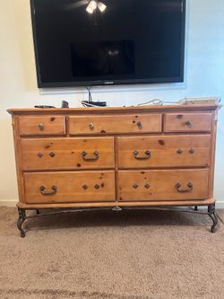 Bed set and dresser