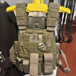 Armored Republic Carrier , With Plates , Dual Pouches With Med Pouch. 