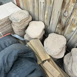 (6$ Each Stone) 12 in. x 11 in. x 1.5 in. Irregular El Paso Sandstone Tan Blend Concrete Step Stone