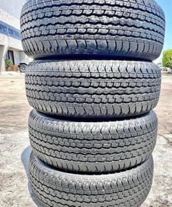 265/65/17 Vendo set de llantas con 80% de vida las 4