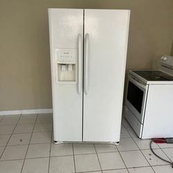 Fridgidaire Refrigerator