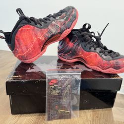 Nike Foamposite One PRMxStranger Things_Black/Bright Crimson-Off Noir Men’s 8.5