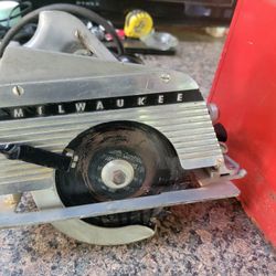 Milwaukee Circular Saw 