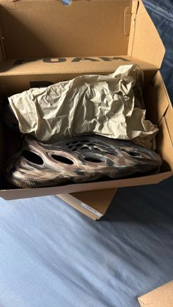 YEEZY FOAM RUNNER 