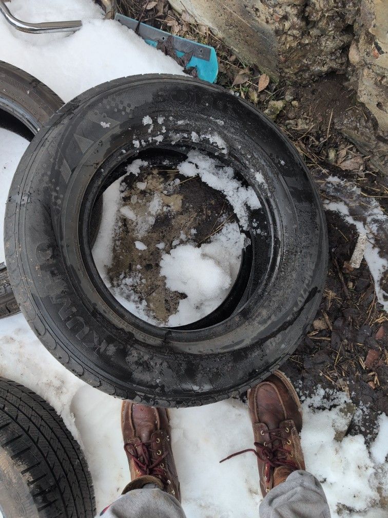 KUMHO SOLUS TA11 215/70 R15 98T USED TIRE