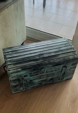 Coastal wooden trunk 27, long 15 high 16 wide