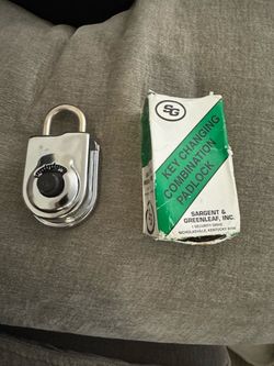 Combination padlock