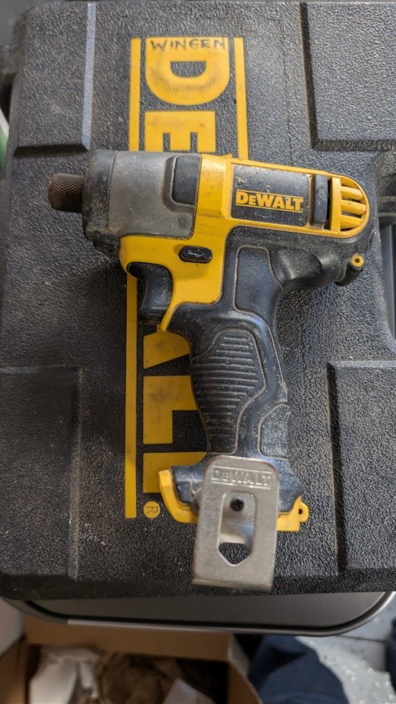 Dewalt 12V DCF815 1/4" Hex Impact Driver (tool + battery)